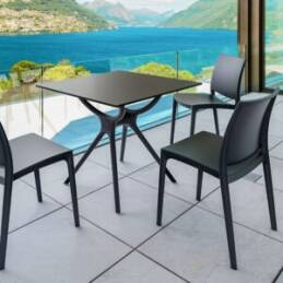 Maya - En stapelbar stol med karaktär