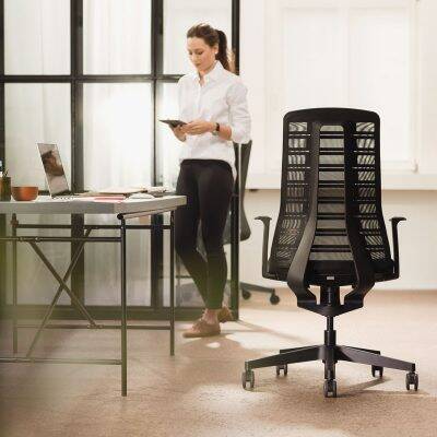 svart ergonomisk kontorsstol